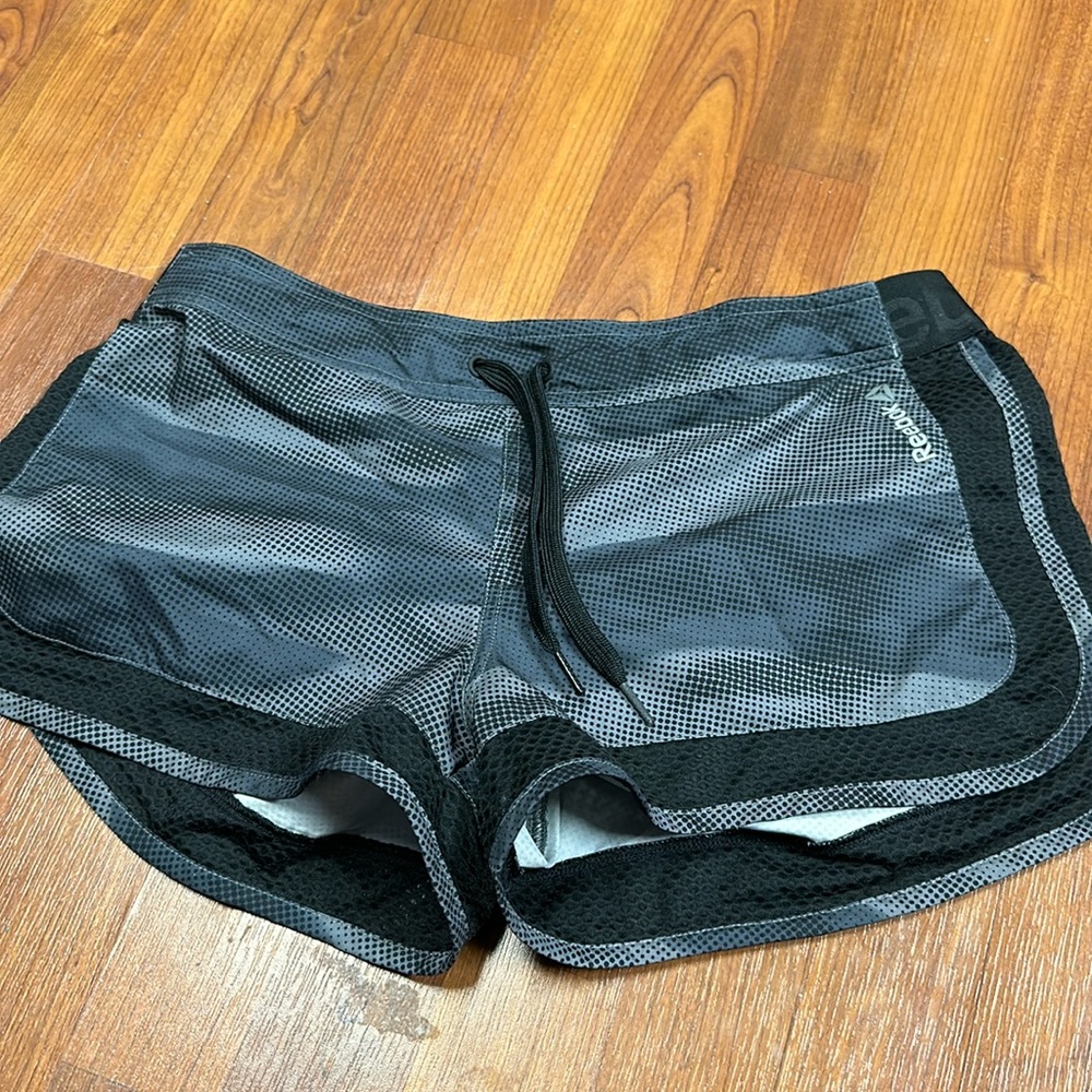 Redbox shorts size M